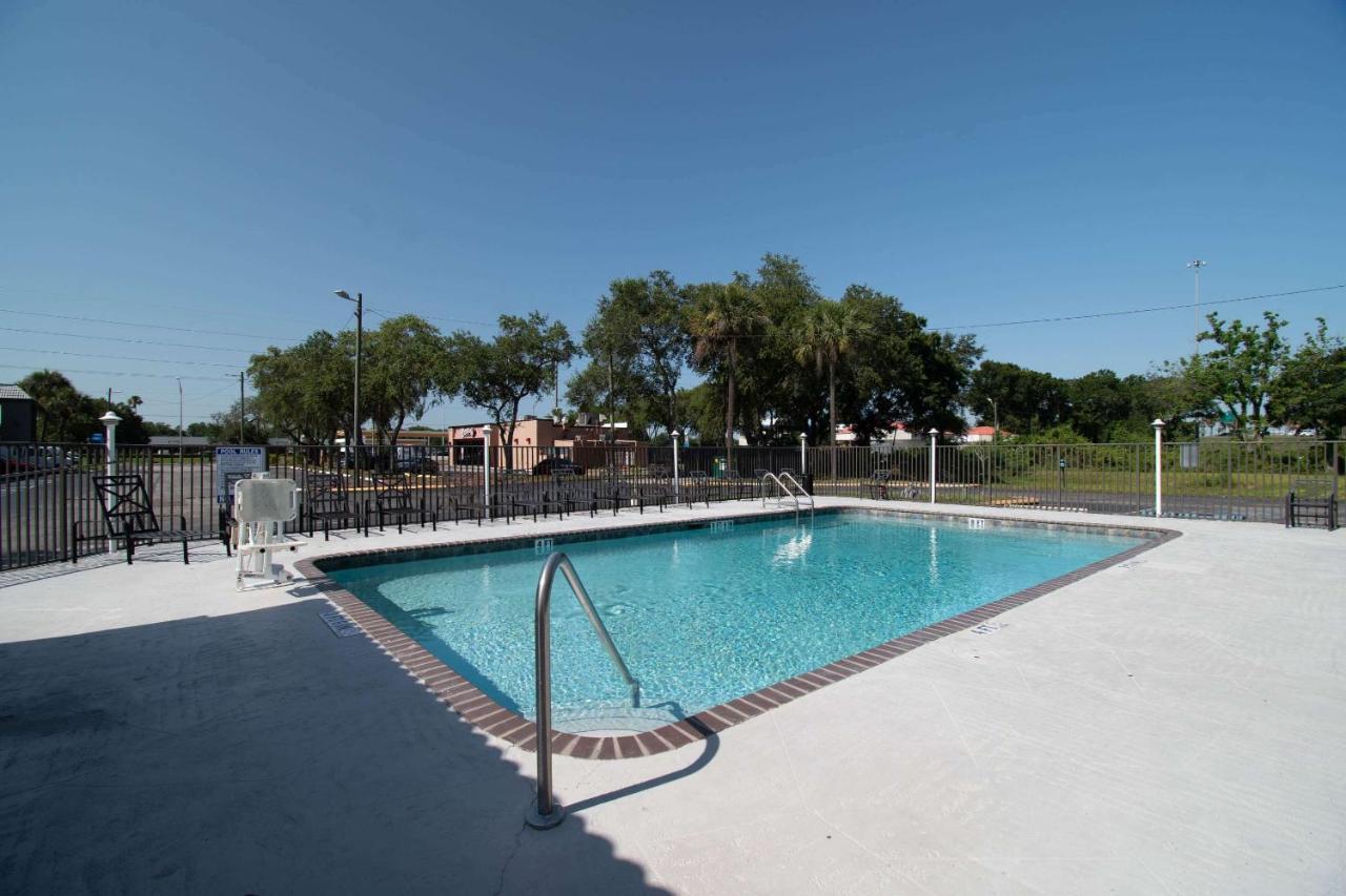 Motel 6 Tampa Near Fairgrounds - Casino Dış mekan fotoğraf