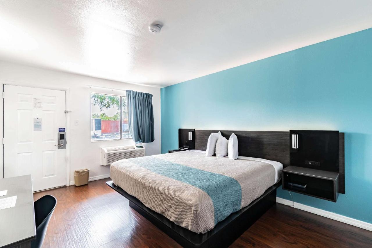 Motel 6 Tampa Near Fairgrounds - Casino Dış mekan fotoğraf