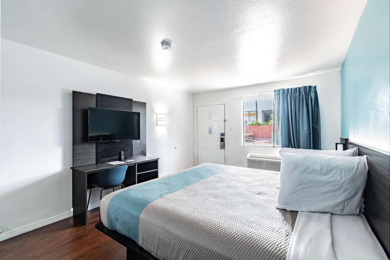 Motel 6 Tampa Near Fairgrounds - Casino Dış mekan fotoğraf