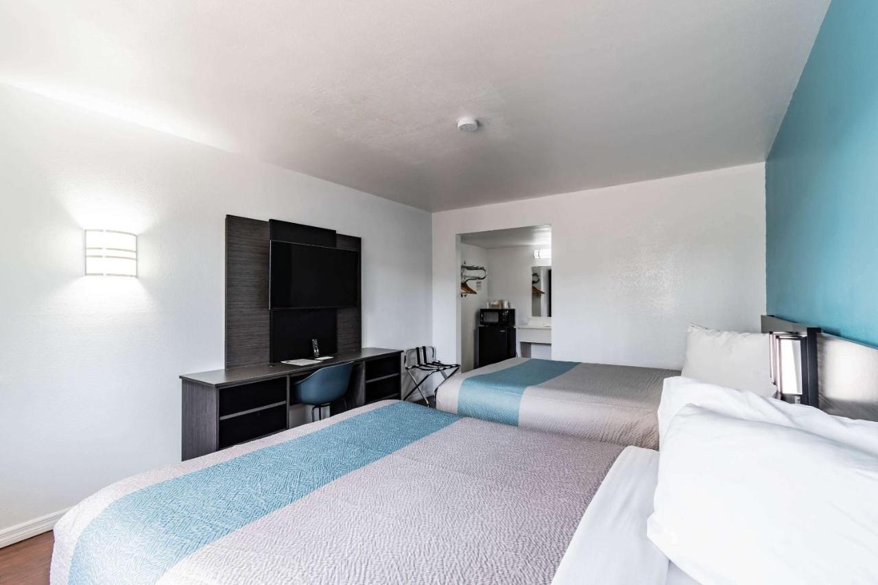 Motel 6 Tampa Near Fairgrounds - Casino Dış mekan fotoğraf