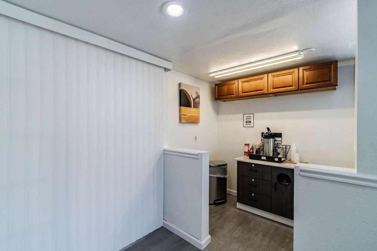 Motel 6 Tampa Near Fairgrounds - Casino Dış mekan fotoğraf